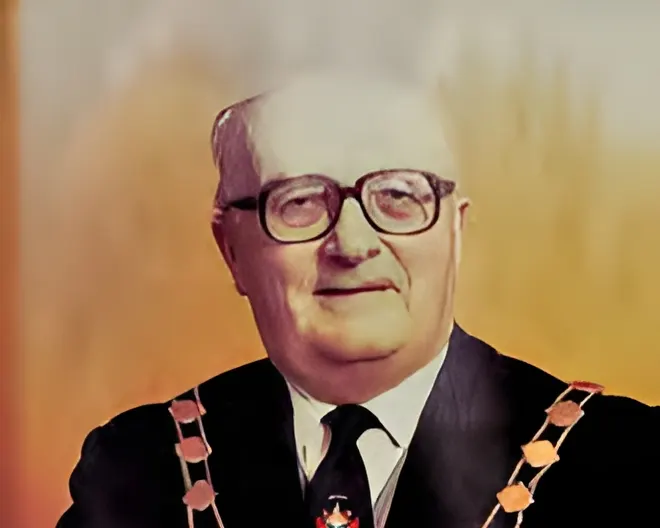 Portrait of a man wearing a chain of office